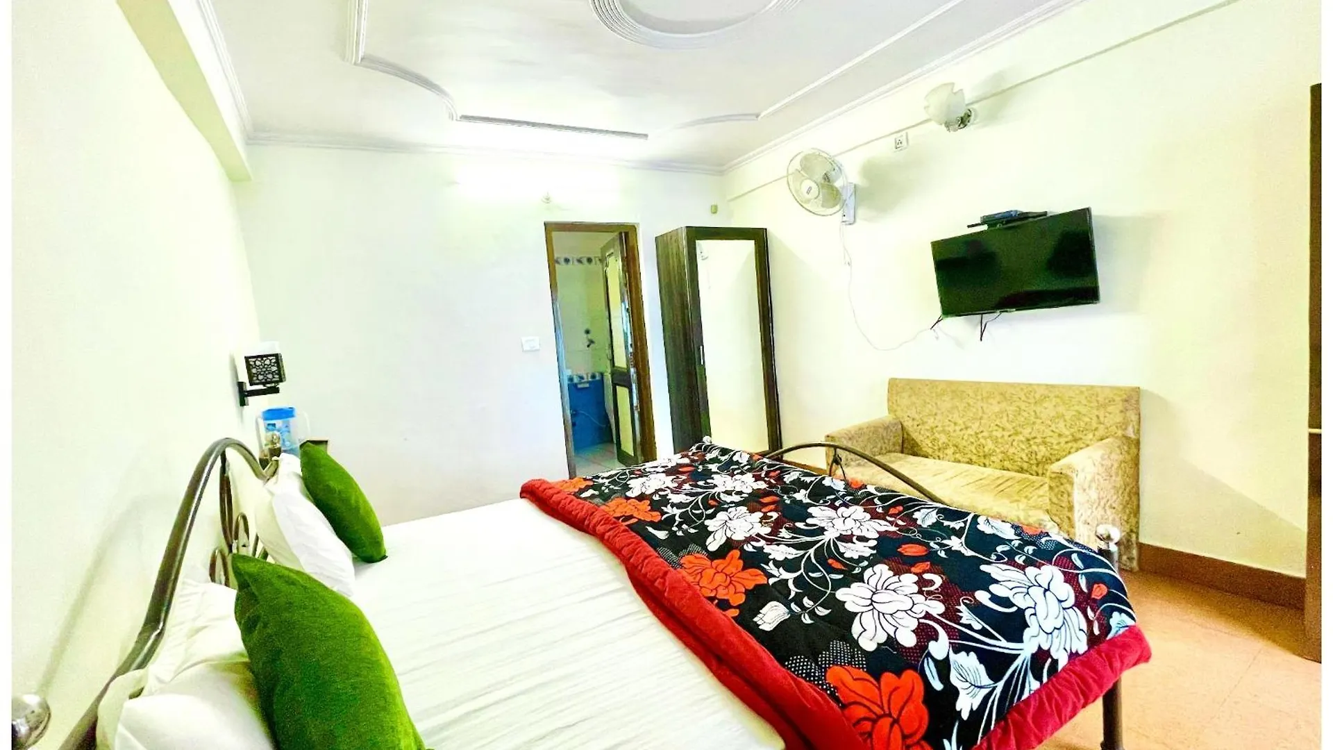 Premium Hotel - Varanasi - P-A-R-A-D-I-S-E - Varanasi - Near Railway Station And Temple - Restaurant - Wi-Fi - Hygiene & Spacious Room - Best Hotel In Varanasi