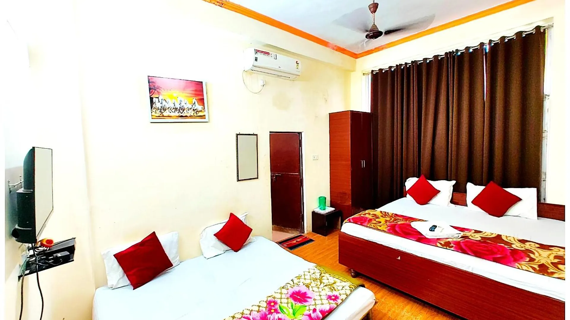 Premium Hotel - Varanasi - P-A-R-A-D-I-S-E - Varanasi - Near Railway Station And Temple - Restaurant - Wi-Fi - Hygiene & Spacious Room - Best Hotel In Varanasi Indien