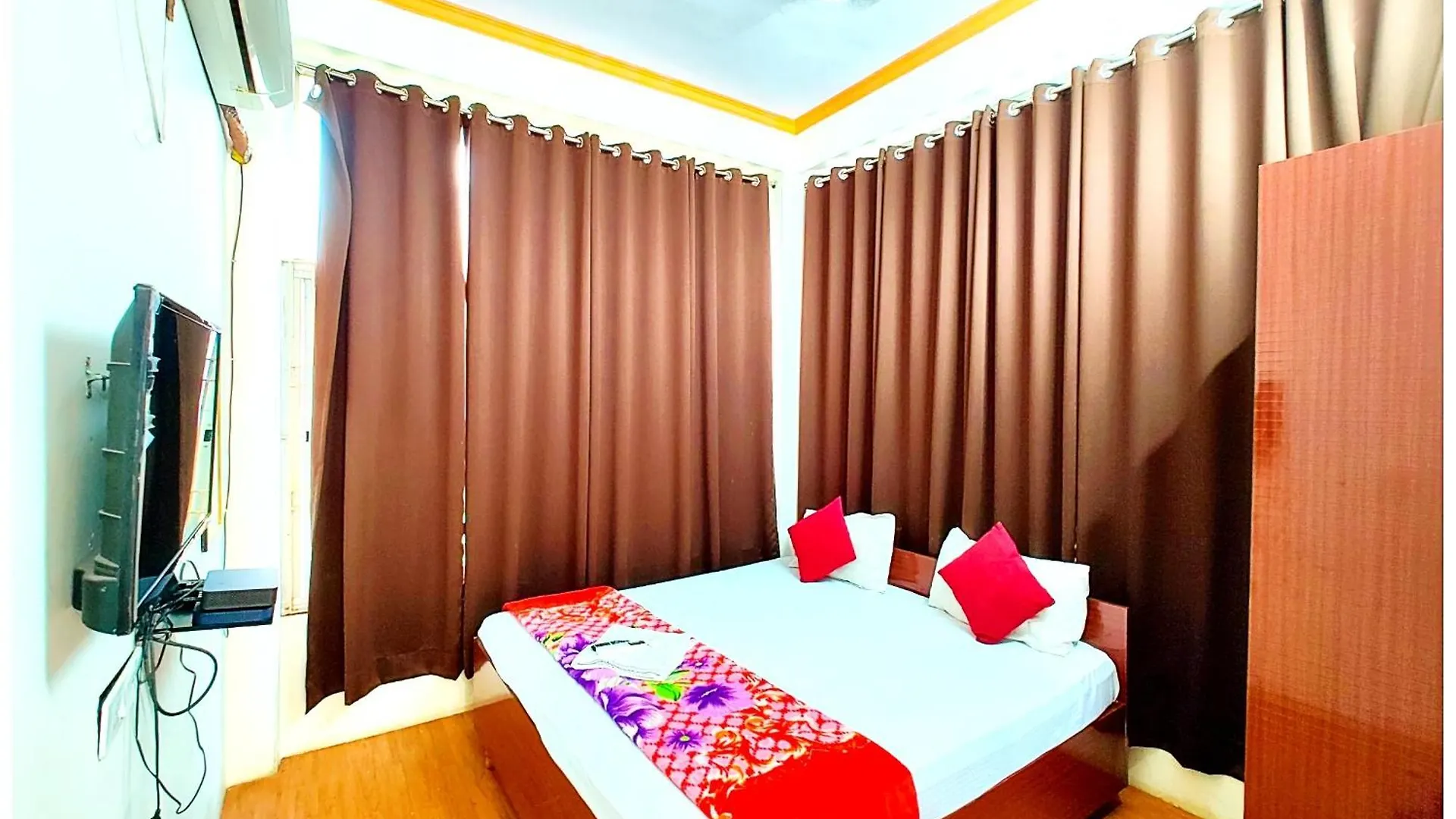 Premium Hotel - Varanasi - P-A-R-A-D-I-S-E - Varanasi - Near Railway Station And Temple - Restaurant - Wi-Fi - Hygiene & Spacious Room - Best Hotel In Varanasi 0*,  Indien