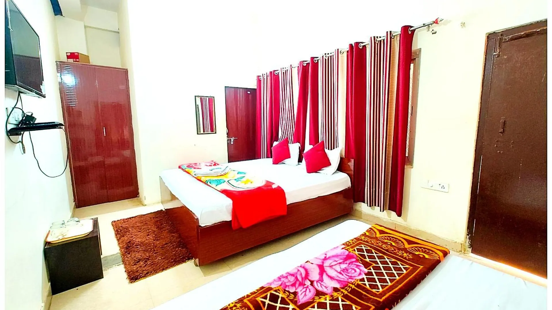 Premium Hotel - Varanasi - P-A-R-A-D-I-S-E - Varanasi - Near Railway Station And Temple - Restaurant - Wi-Fi - Hygiene & Spacious Room - Best Hotel In Varanasi
