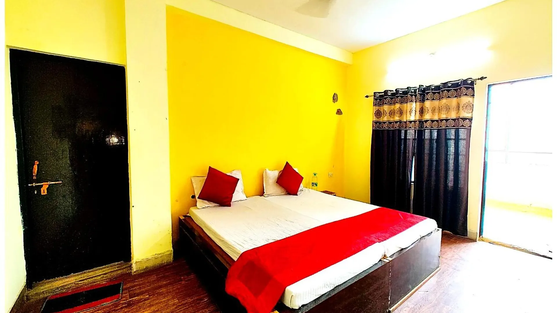 Premium Hotel - Varanasi - P-A-R-A-D-I-S-E - Varanasi - Near Railway Station And Temple - Restaurant - Wi-Fi - Hygiene & Spacious Room - Best Hotel In Varanasi Indien